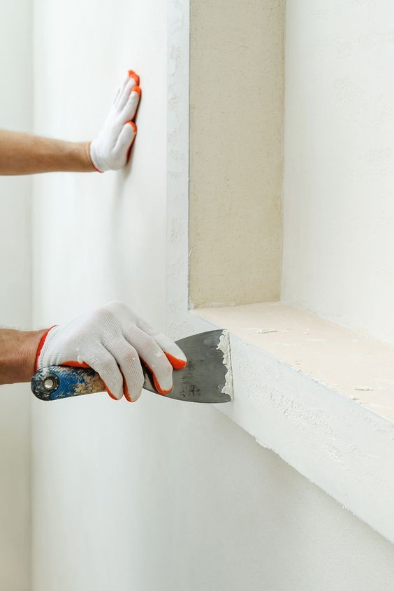 Services decorative plaster coating.